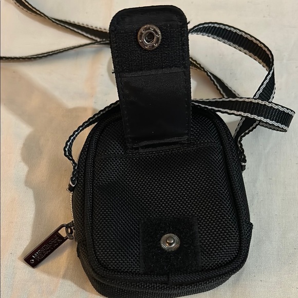 Kenneth Cole Reaction Black Crossbody Bag - Picture 5 of 5